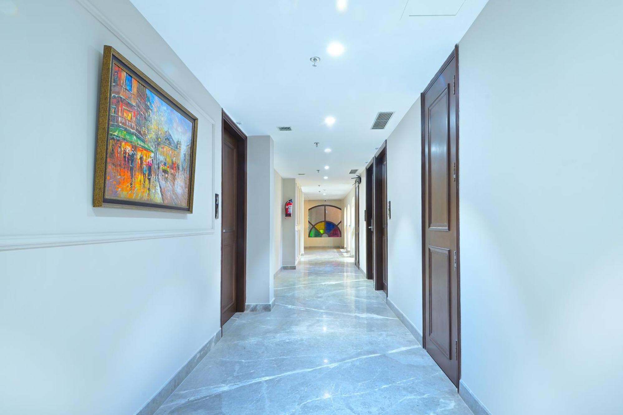 Hotel Sapphire House - 3 Mins Walk From Metro And 5 Mins From Rail Station Нью-Дели Экстерьер фото
