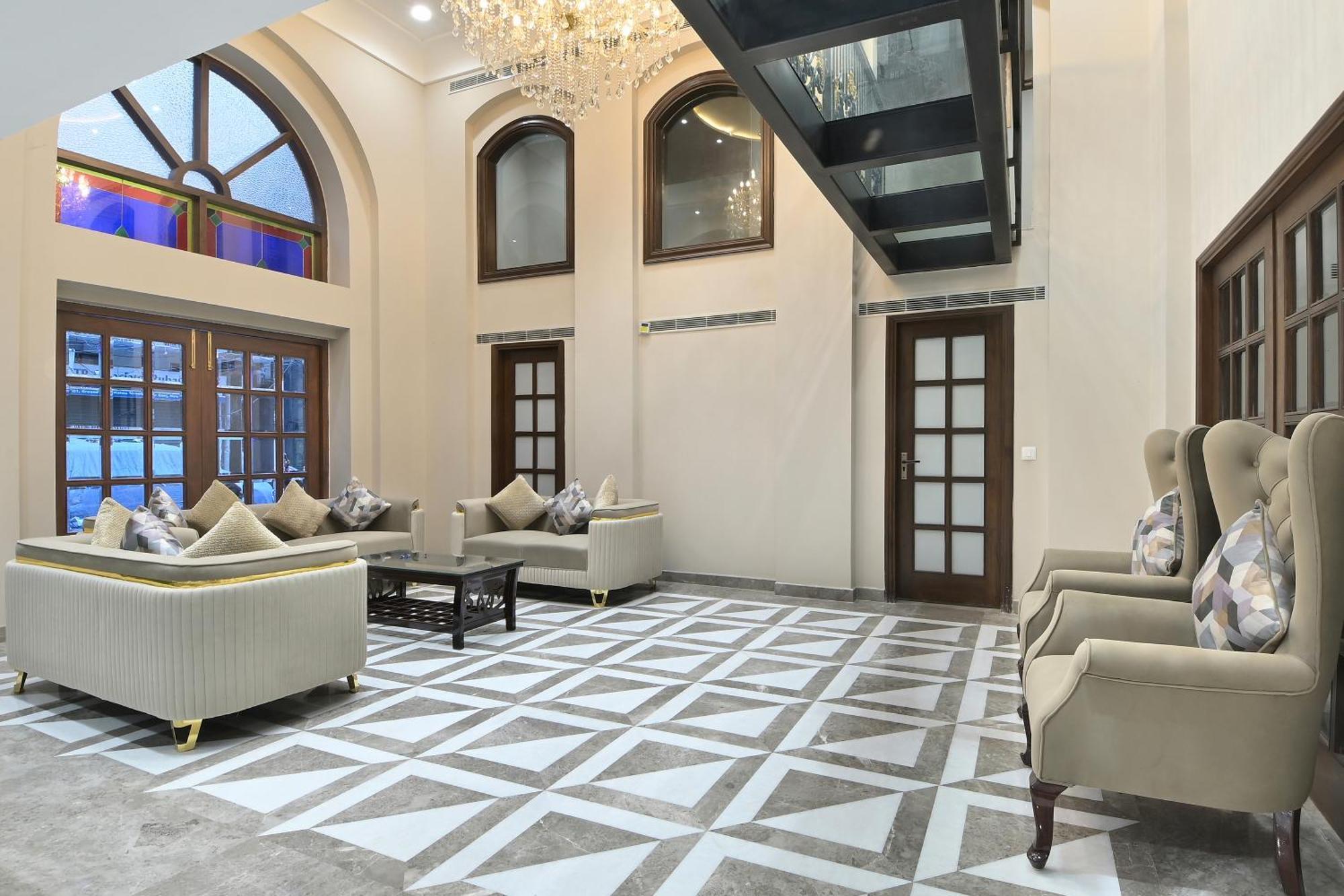 Hotel Sapphire House - 3 Mins Walk From Metro And 5 Mins From Rail Station Нью-Дели Экстерьер фото