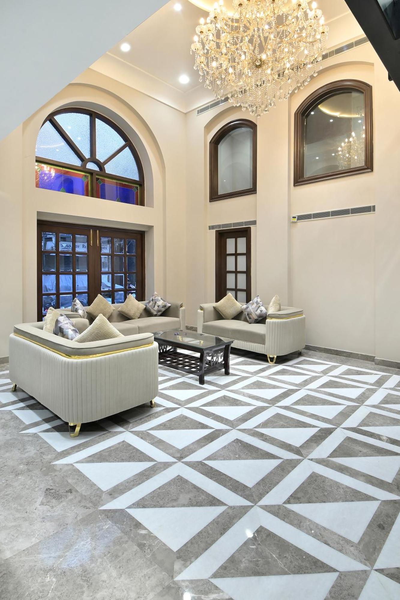 Hotel Sapphire House - 3 Mins Walk From Metro And 5 Mins From Rail Station Нью-Дели Экстерьер фото